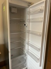 Hotpoint integrated fridge HS 18011uk 