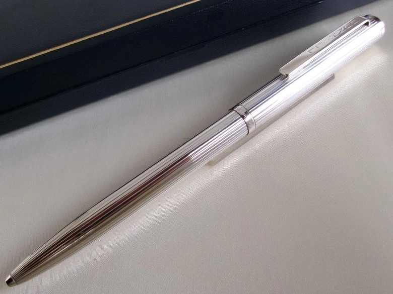 Bolígrafo Dunhill de plata de ley 925 Foto 2 de 4