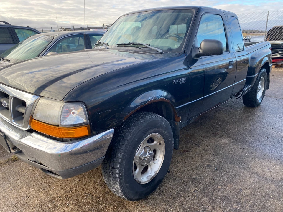 Cilindro maestro de frenos Ford Ranger 1998-2000 4,0 L usado AL5Z2140A fabricante original Foto 3 de 4