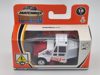 Matchbox 2003 #18 - Hero City Public Works 3/5 - Street Cleaner Sweeper - white