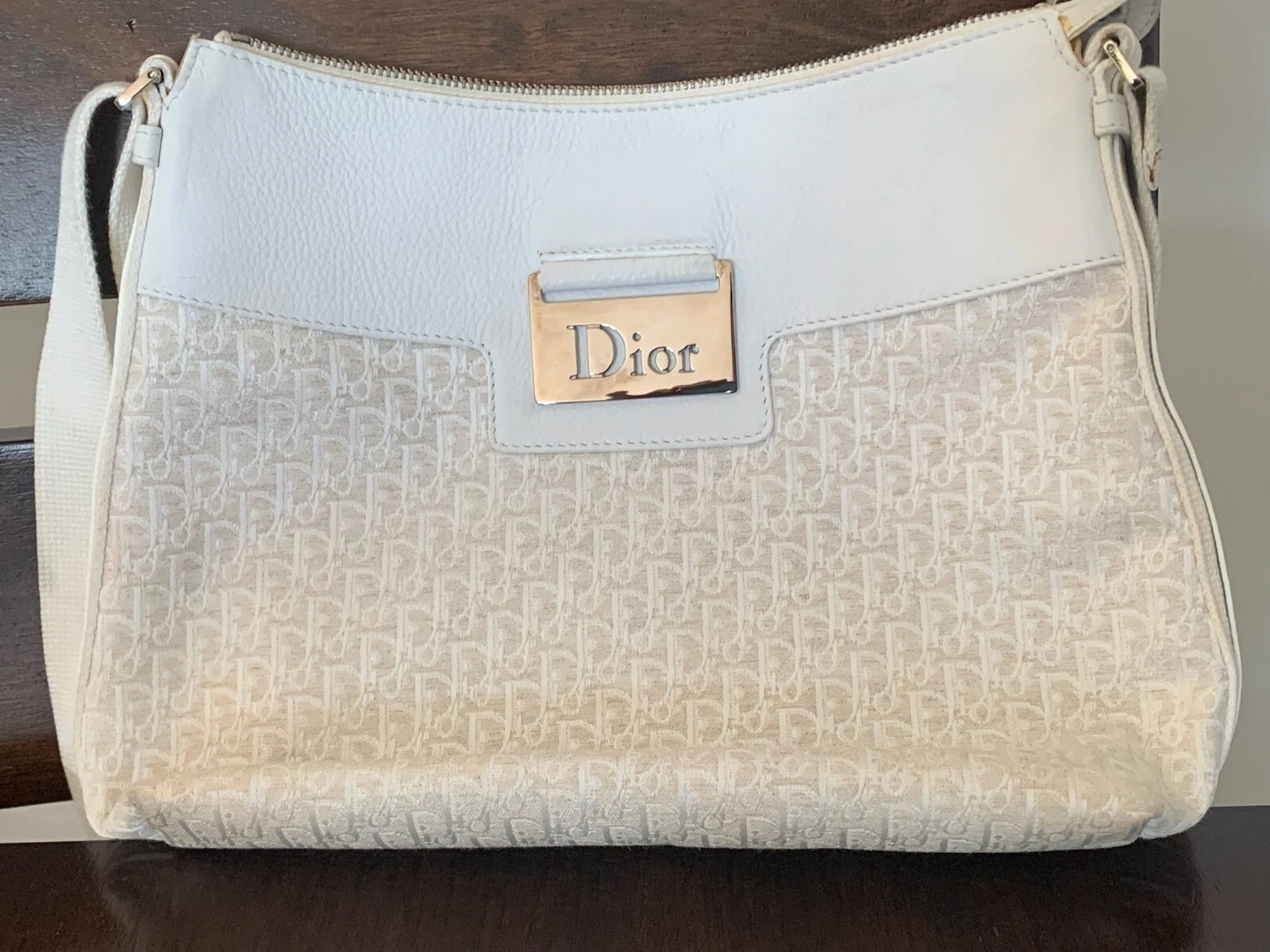 Sac bandoulière authentique Christian Dior d'occasion sangle réglable, ivoire