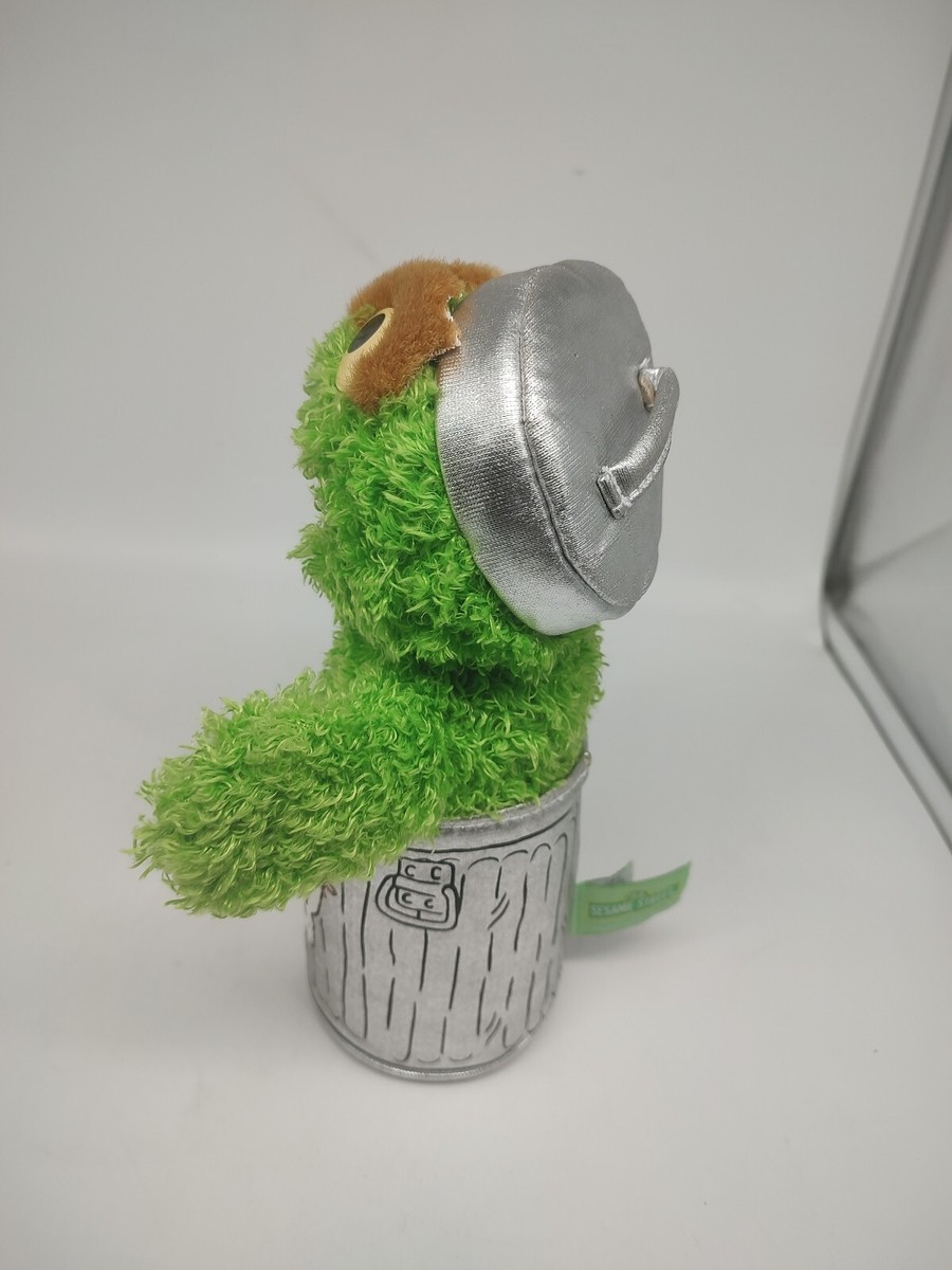 GUND Oscar the Grouch in Trash Can Sesame Street 10 GUND Oscar the Grouch in Trash Can Sesame Street 10