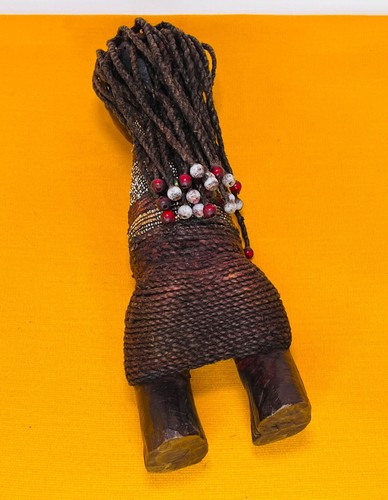 Namji Doll. Carved Rosewood, Multicolor Glass Beads, Palm Fibre. Cameroon. 1960 - Picture 12 of 14