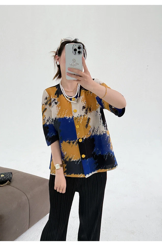 Brand New Pleats Style Pleated Top/Blouse with Round Neck Grid Print and Buttons - Image 2 of 4