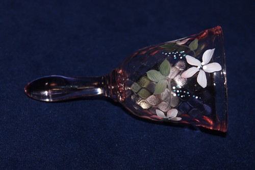 Hand Painted Fenton Pink Glass Bell, Diamond Patt, Flowers, Signed "T Haskins" - Picture 11 of 13