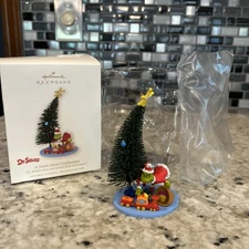2008 Hallmark Dr Suess The Grinch “ A Smile Most Unpleasant”  Ornament NIB