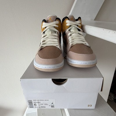 Jordan WMNS Air Jordan 1 Mid SE Sneaker Beige/Schwarz EU 36,5 DD2224-200