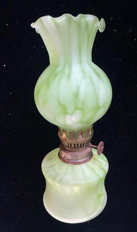 Vintage Hurricane Oil Small Lamp Green Satin Marbled Glass Ruffled Chimney 7