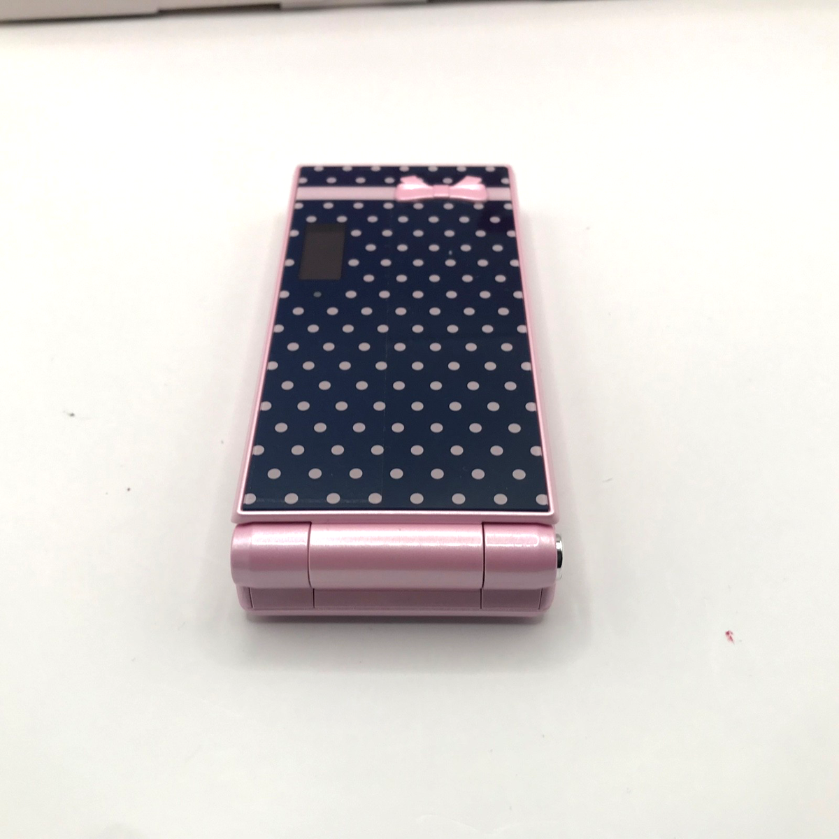 DOCOMO FUJITSU F-06D NICOLA GIRLS FLIP PHONE COLLECTORS ITEM NEW DOCOMO FUJITSU F-06D NICOLA GIRLS FLIP PHONE COLLECTORS ITEM NEW