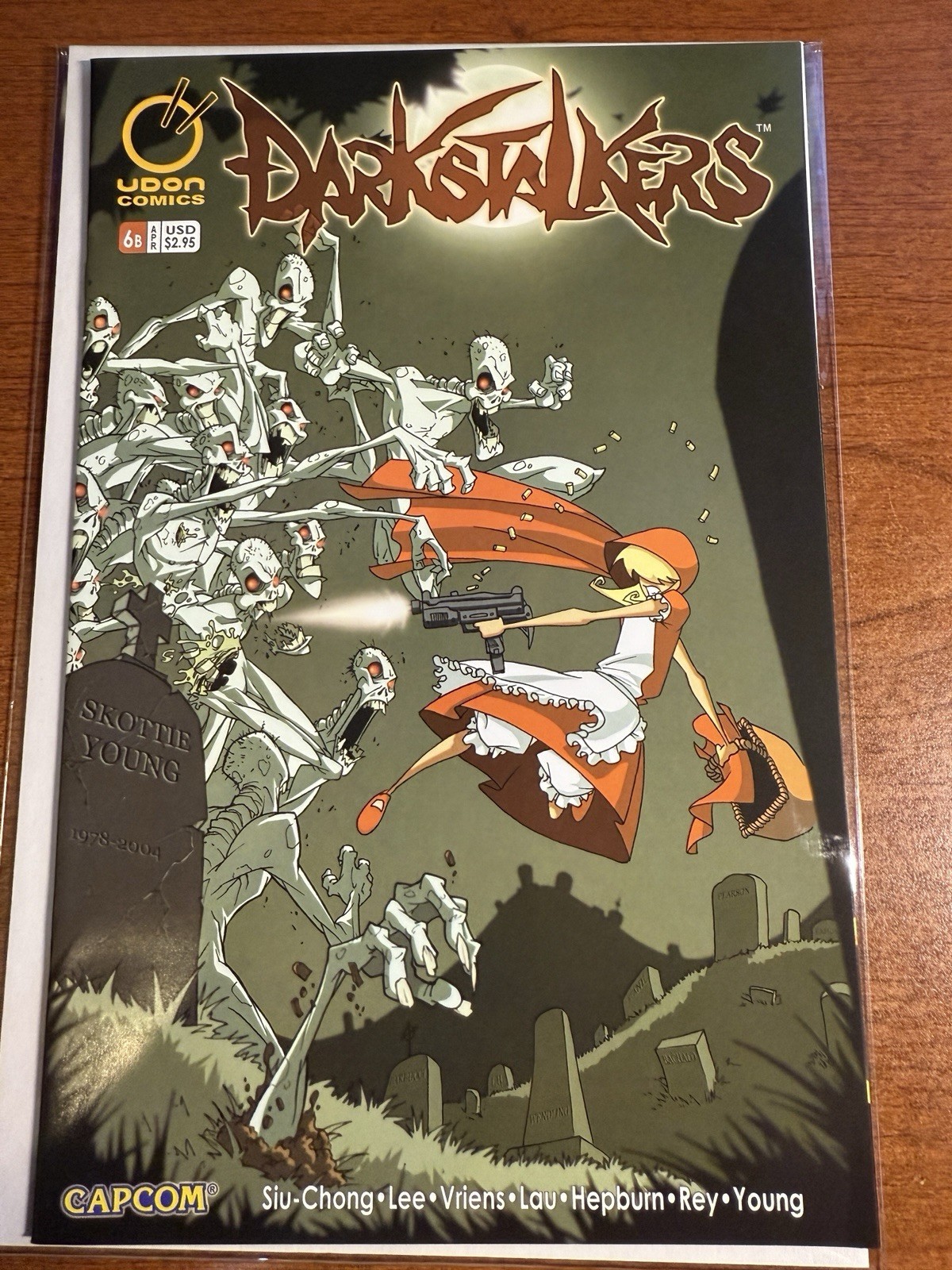 Darkstalkers # 6 B (VF+) Skottie Young variante de portada Udon Comics 2005