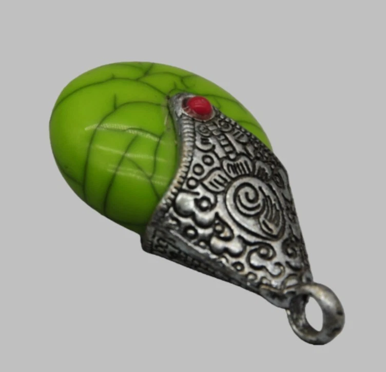 Antiguo Colgante Vintage Piedra Craquelada Verde Ornamentado Plata Metal Rojo Detalle Decoración Foto 4 de 4