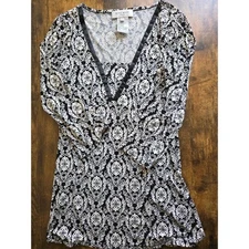 ⭐ Nine West Petite Black & White Printed V-Neck Top (P/S)