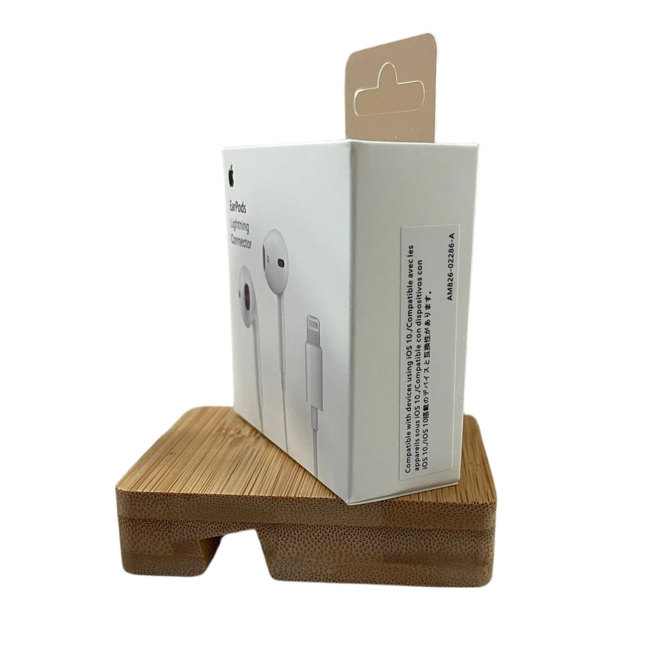 APPLE EarPods Lightning Wired Earphones Headphones . In original package. A1748 - Image 3 of 4