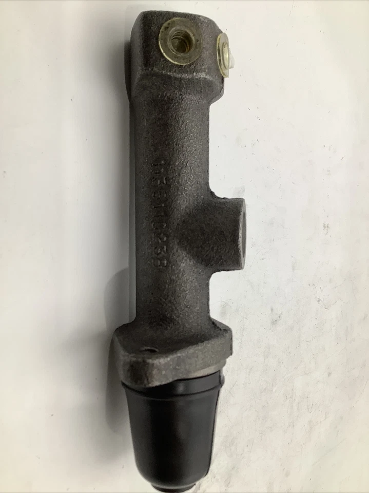 VW Volkswagen Beetle Bug Brake Master Cylinder 1965 -1966 VW113611023B OE Brand - Image 2 of 4