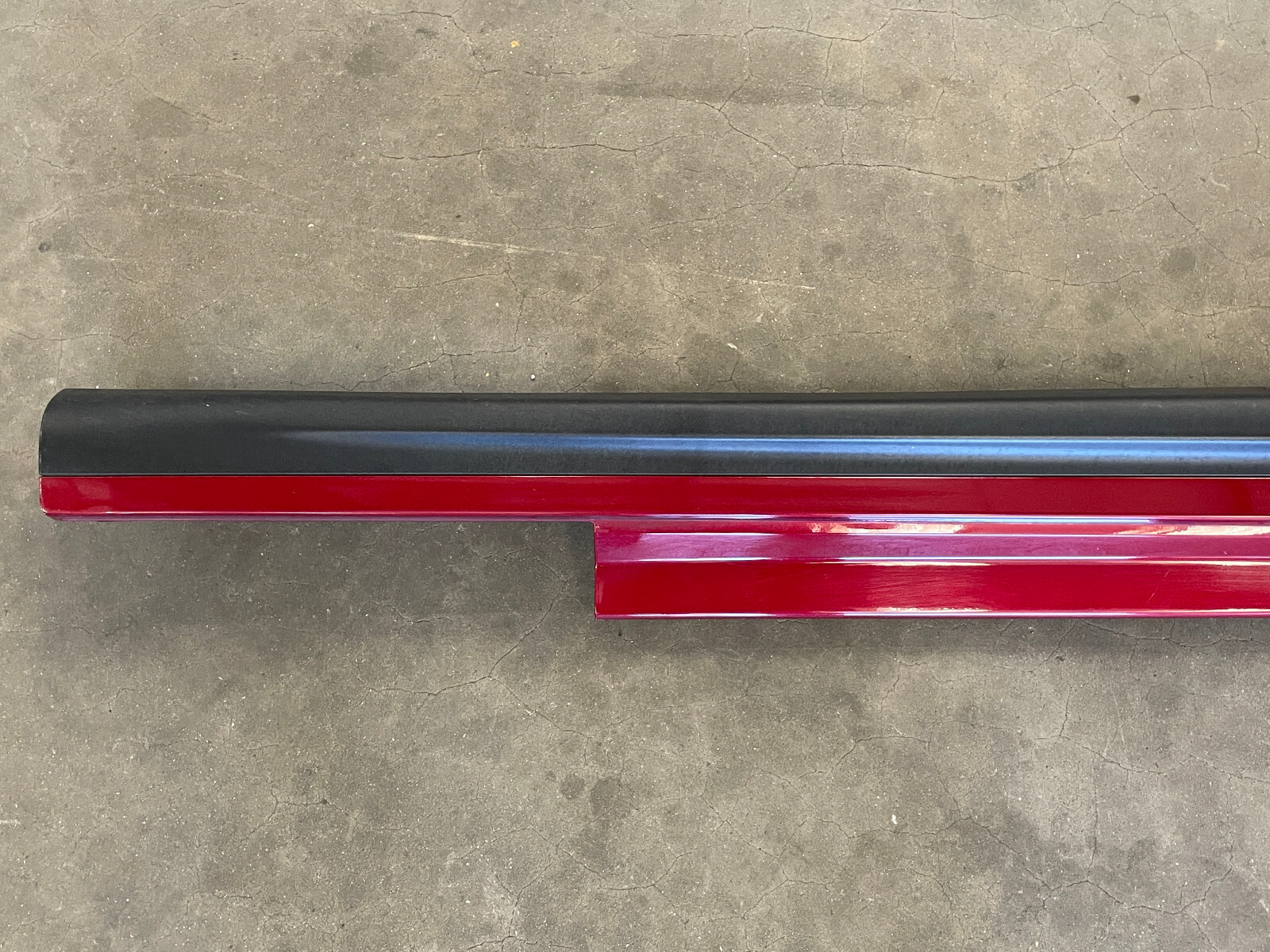 14-17 Maserati Ghibli S Right Side Skirt Rocker Panel Molding Trim Red 1504 OEM