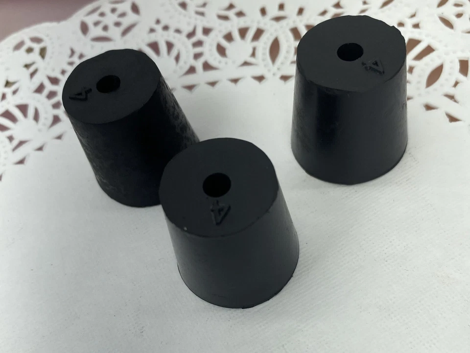 Lote de 35) #4 Rolha de Borracha com Furo, Preta Cônica, Vedação de Laboratório para Vidro 24/40 - Imagem 4 de 4