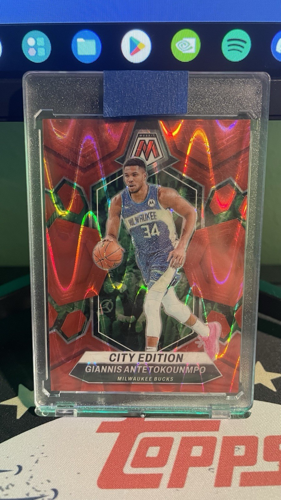 2023-24 Panini Mosaic - Giannis Antetokounmpo #77 Red Seismic Prizm /299