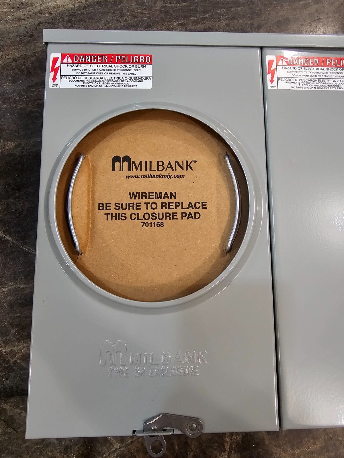 MILBANK U1252-X 200A DUAL METER CAN SOCKET OVERHEAD/UNDERGROUND (NEW IN BOX!)