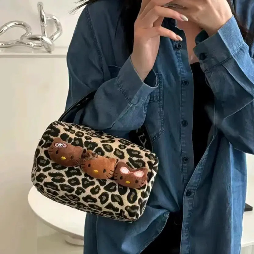 Hello Kitty Leopard Pattern Tote Bag - image 2