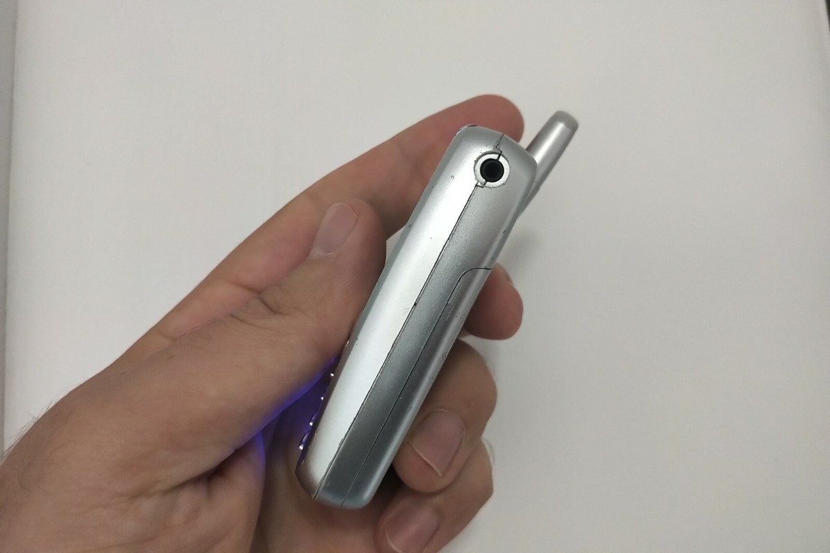 マニア垂涎Panasonic パナソニック EBG50 シルバーミニ携帯電話 マニア垂涎Panasonic パナソニック EBG50 シルバーミニ携帯電話