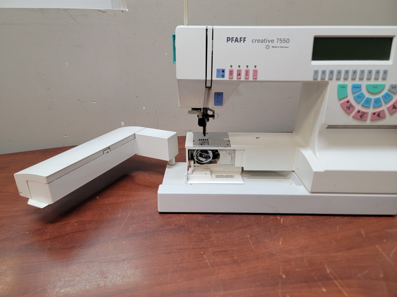 Pfaff Creative 7550 Sewing Machine Computerized, German Made, UNTESTED