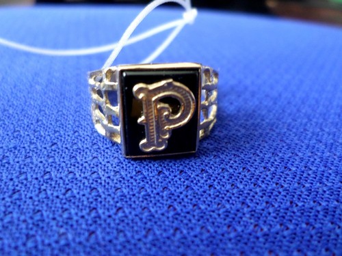 "P" alphabet Ring, on Onyx base, a solid 14k gold band - Picture 4 of 4