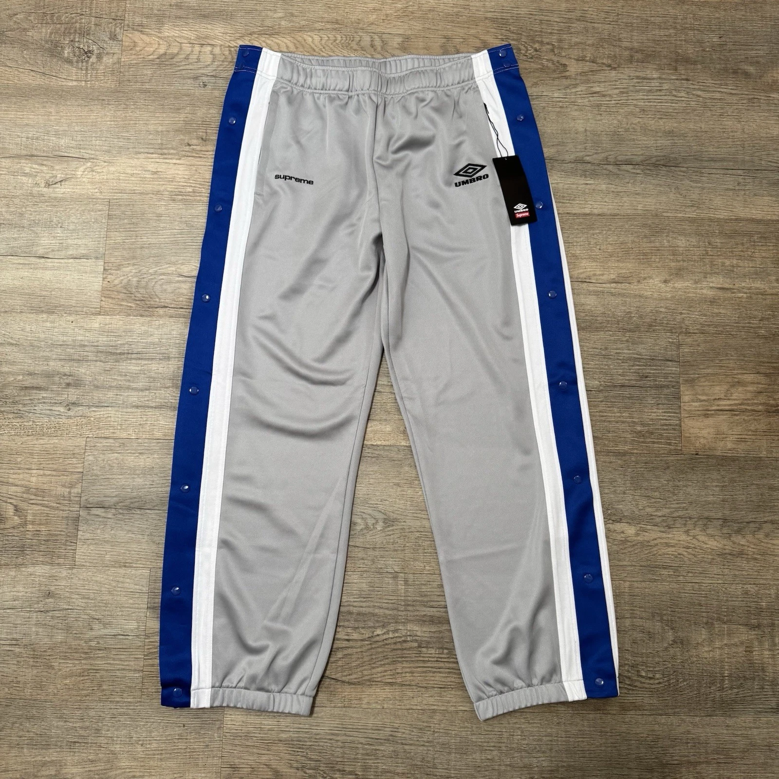 Pantalon de survêtement Supreme Umbro Break Away gris clair SS23   Gris   Taille L