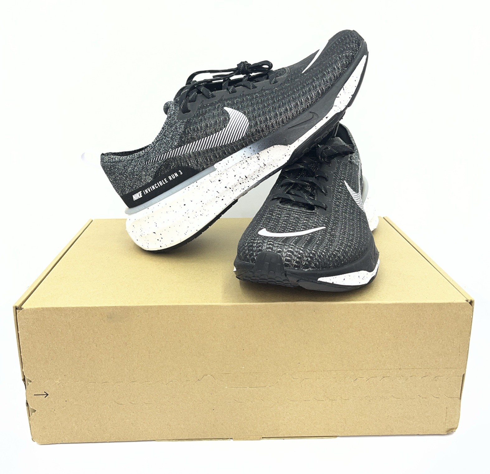 Nike ZoomX Invincible Run Flyknit 3 Oreo Mens Size 9 DR2615-002