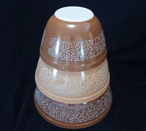 Pyrex Mixing/Nesting Bowls Woodland Pattern 300 Series Set of Three (3) Vintage