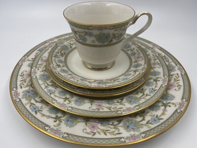 Noritake Miyoshi 7194 Ivory Bone China dinner service 5-PIECE
