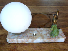 LAMPE VEILLEUSE ART DECO  OISEAU EN REGULE SUR MARBRE BOULE BLANCHE VINTAGE