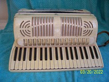 Noble White Accordion 4/5 reeds 120 bass accordian Atom model Good used Cond.
