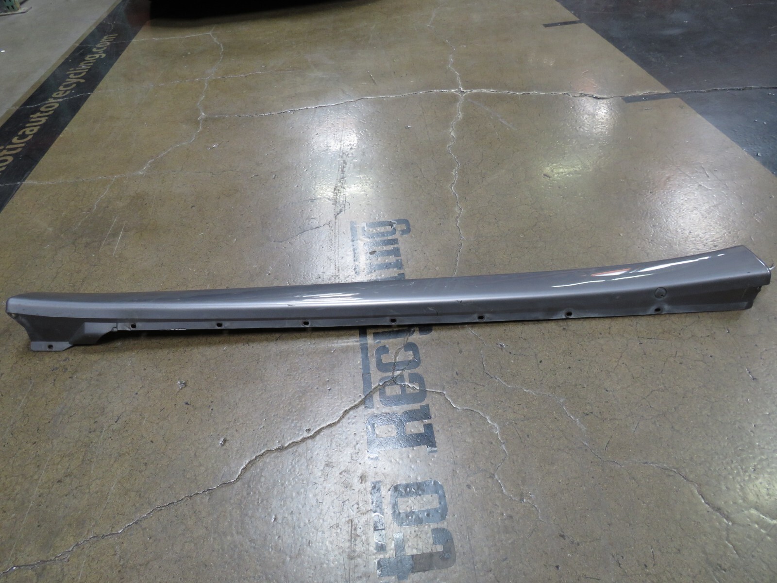 Maserati M138 Spyder, LH, Rocker Panel, Side Skirt, Cracked, Used, P/N 980001071