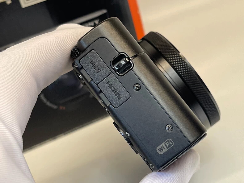 Sony Cyber-shot RX100 M5 DSC-RX100 V 20.1M 4x Optical Zoom Digital