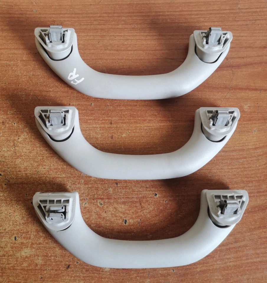 SEAT LEON MK3 FR 2015 INTERIOR ROOF GRAB HANDLES X3 5F0857607A - Image 2 of 3