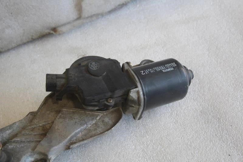 Toyota Celica 2003 motor limpiaparabrisas delantero con acoplamiento 85110-2B040 Foto 3 de 4