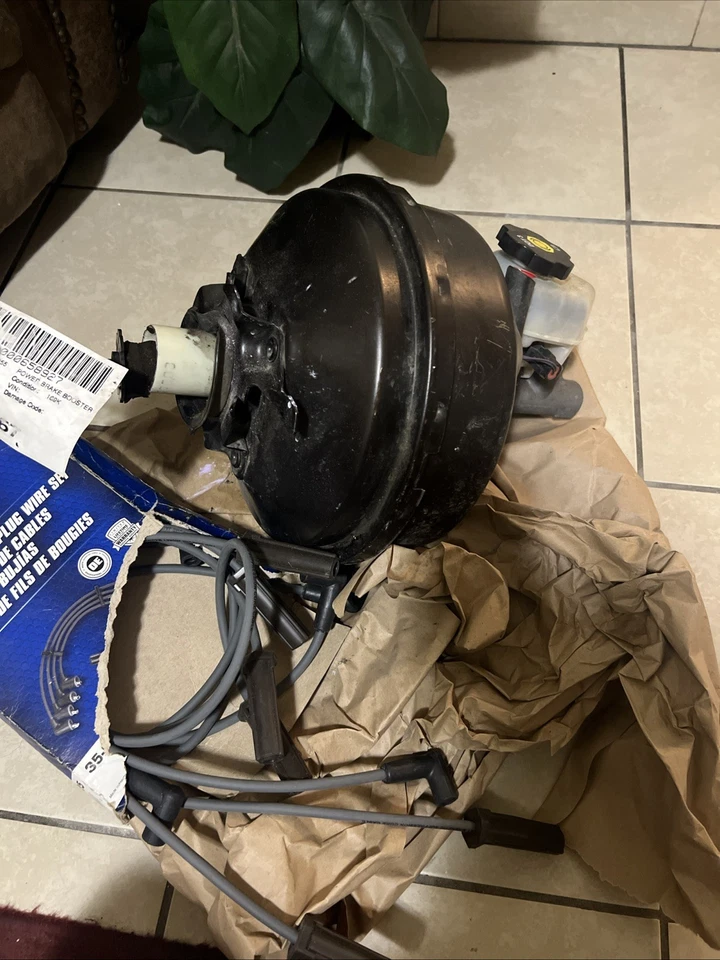 Тормозной усилитель 2004 Buick Regal купленный никогда не использовался также свечи зажигания - Изображение 2 из 3