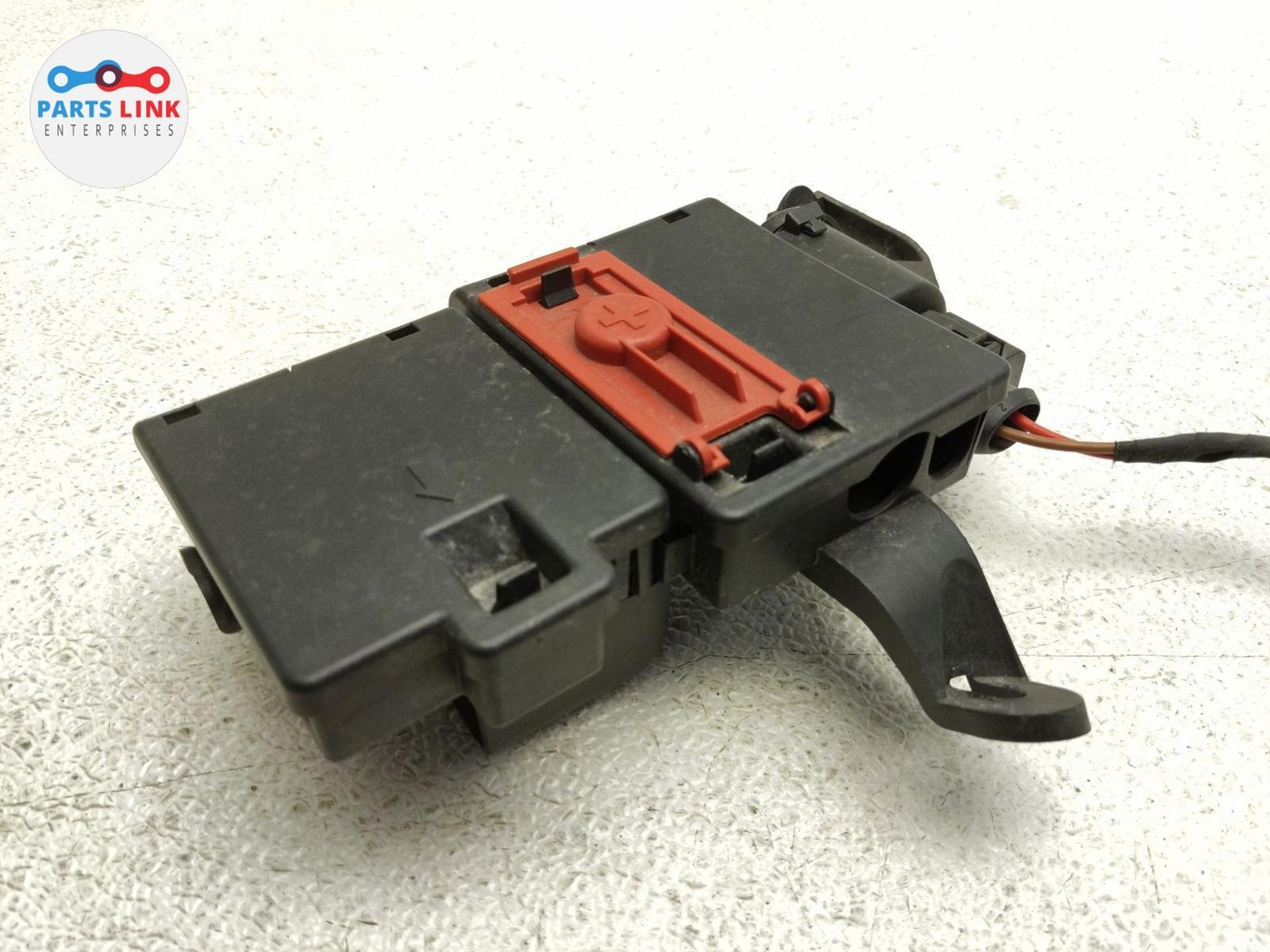 2016-20 BENTLEY BENTAYGA BATTERY DISTRIBUTOR JUNCTION BOX POSITIVE TERMINAL 636