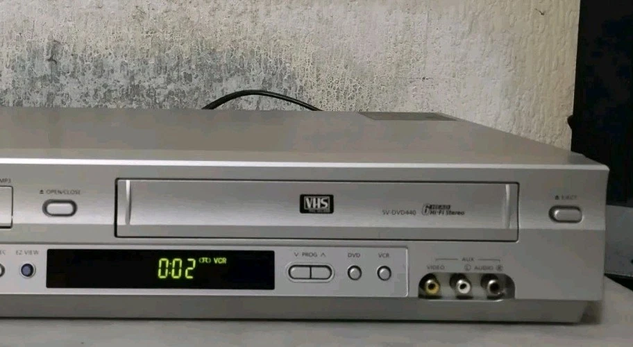 SAMSUNG SV-DVD440 COMBO LETTORE DVD/VHS 6 TESTINE STEREO CON TELECOMANDO Foto 3 de 4