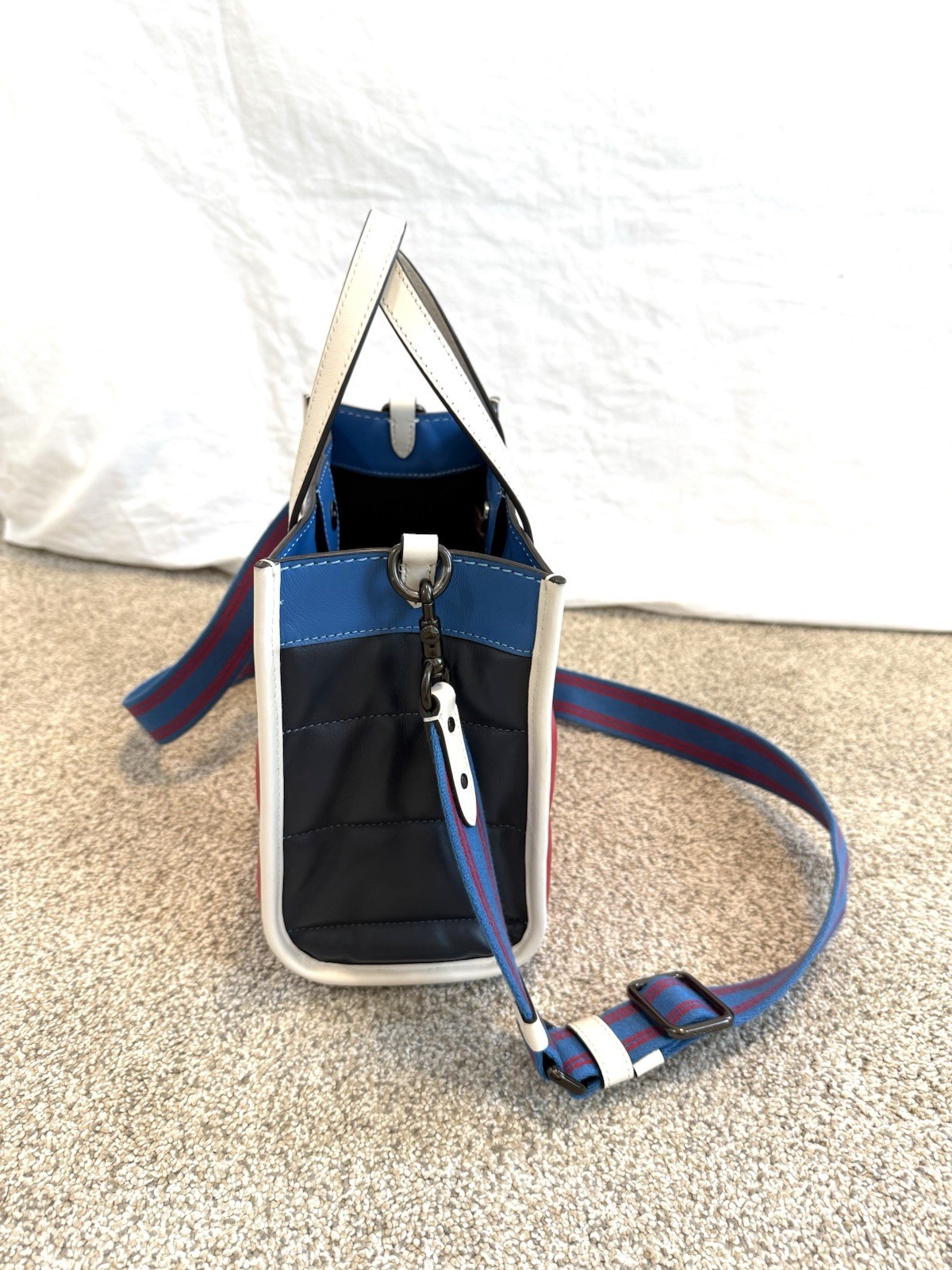 Coach Leatherware Multicolor Red Blue Handbag Qui… - image 4