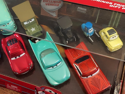 Mattel Disney / Pixar Cars Radiator Springs Friends Gift Pack for