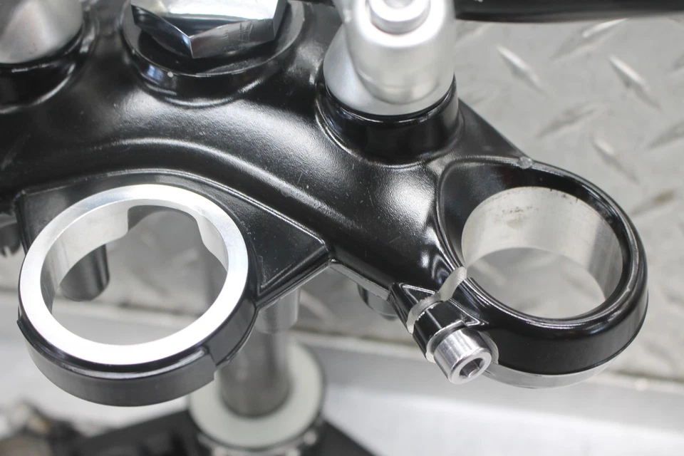 2016 TRIUMPH STREET 双前叉 UPPER 降低三棵树和把手 — 第 3/4 张图片