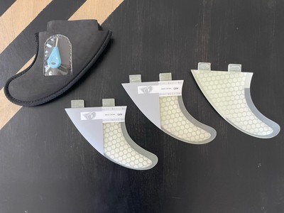 NEW - Airush FCS AR-5 Tri Fin Surfboard Kiteboard set with cover and key