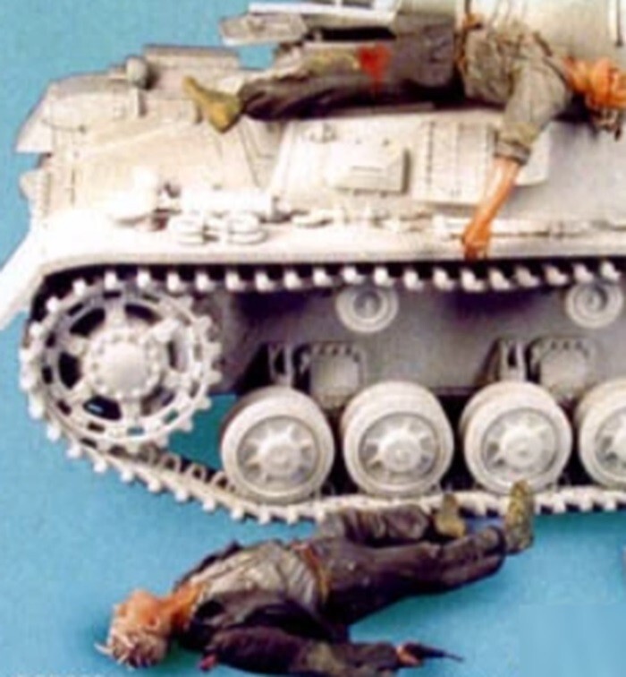 1/35 Resin Figure Model Kit German 2 German Soldiers Wounded Dead WW2 Unpainted