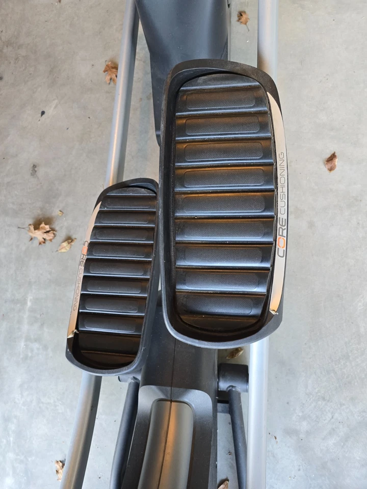 Entrenador elíptico NordicTrack Spacesaver SE9i usado máquina de cardio plegable Foto 4 de 4