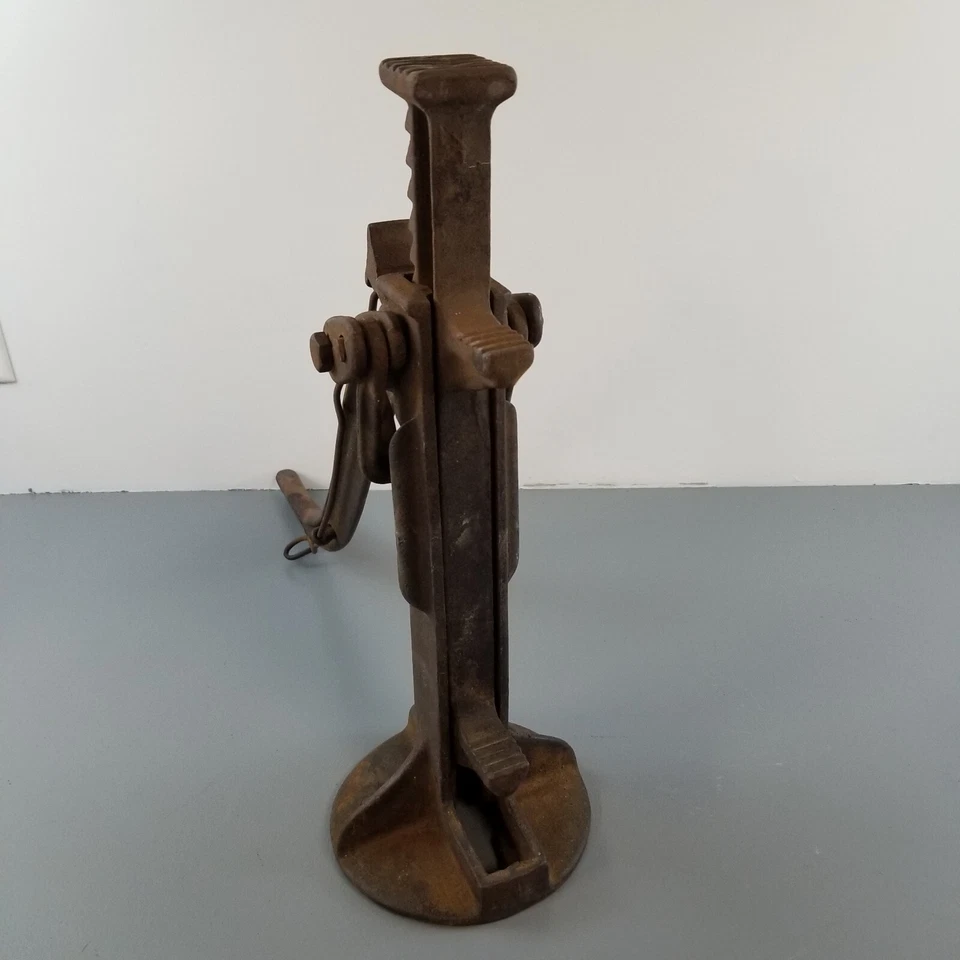 ANTIQUE 1940s Badger Malleable Jack Farm Machine Auto Car Train Pat. 2185476 - Image 3 of 4