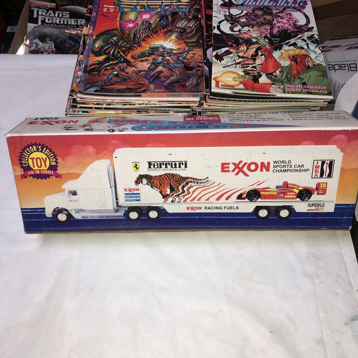 Exxonトレーラーミニカー Exxon Race Car Carrier Ferrari World Sport Car 4th In Series