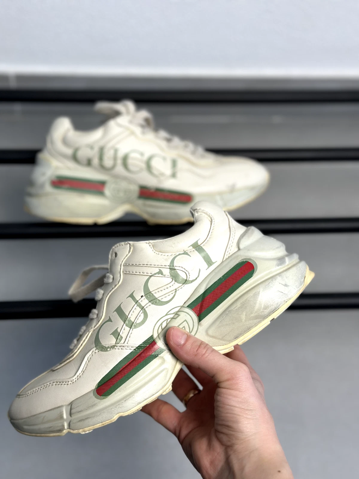 Baskets Gucci Rhyton en cuir avec logo Gucci taille 4 1/2