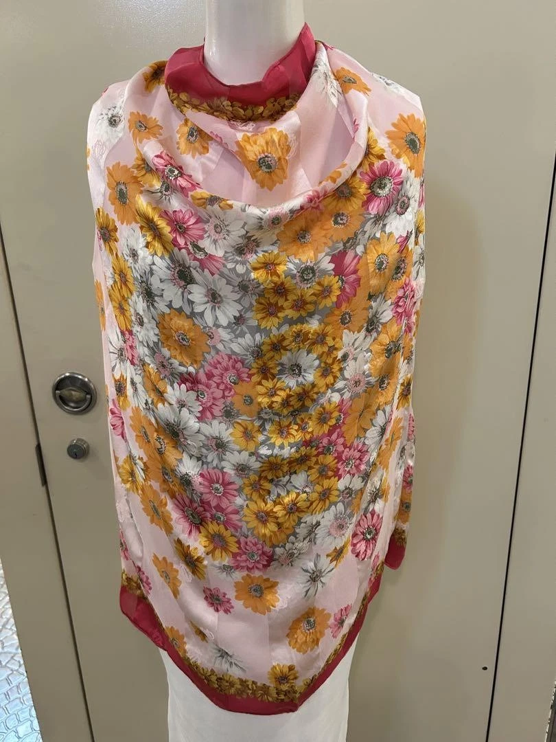 Authentique foulard Christian Dior 100% soie motif fleurs multicolore femme