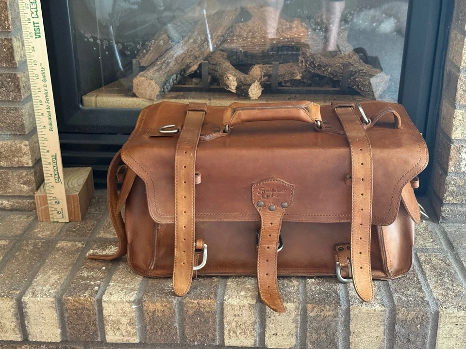 РЕДКАЯ, ранняя кожаная спортивная сумка Saddleback — пыльно-светло-коричневая, кажется, не использовалась - Изображение 2 из 4